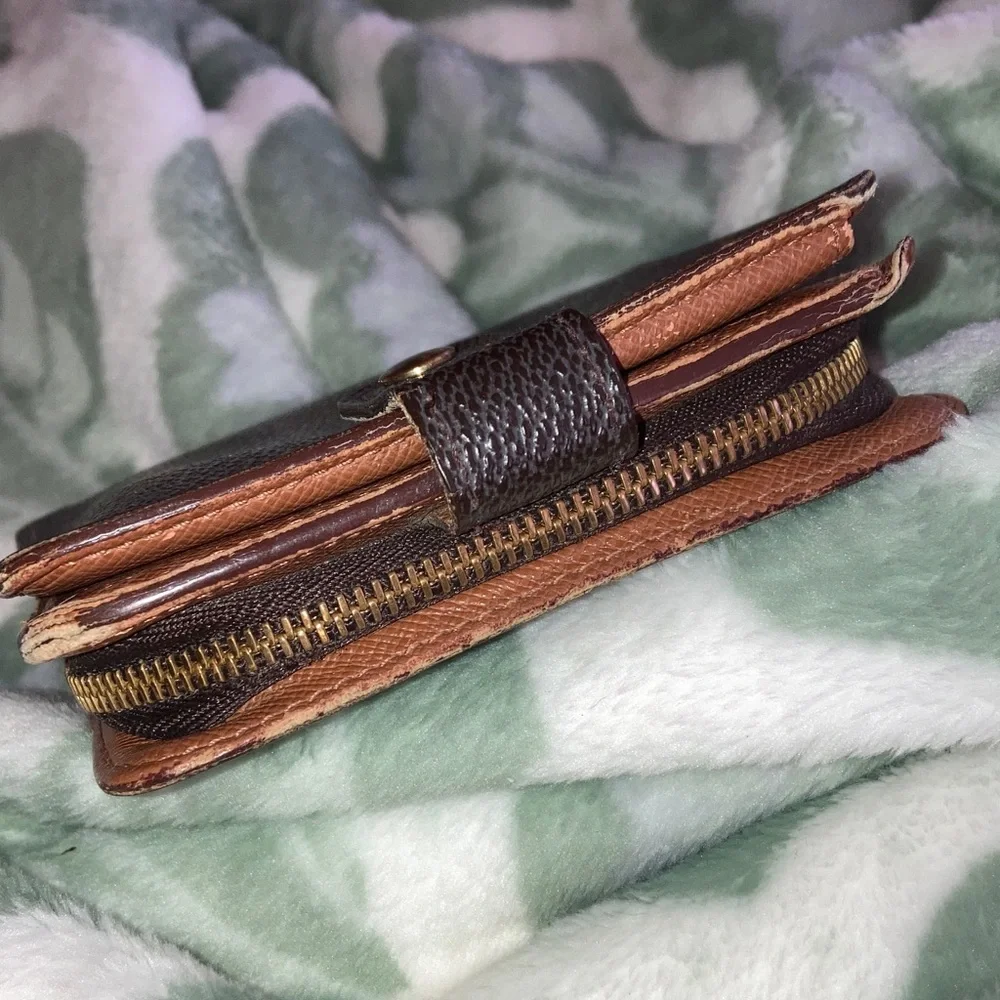 Louis Vuitton Brown Monogram Compact Wallet with Gold Hardware. Authentic. - Picture 7 of 16